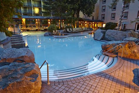 hot springs hotels near magic springs
